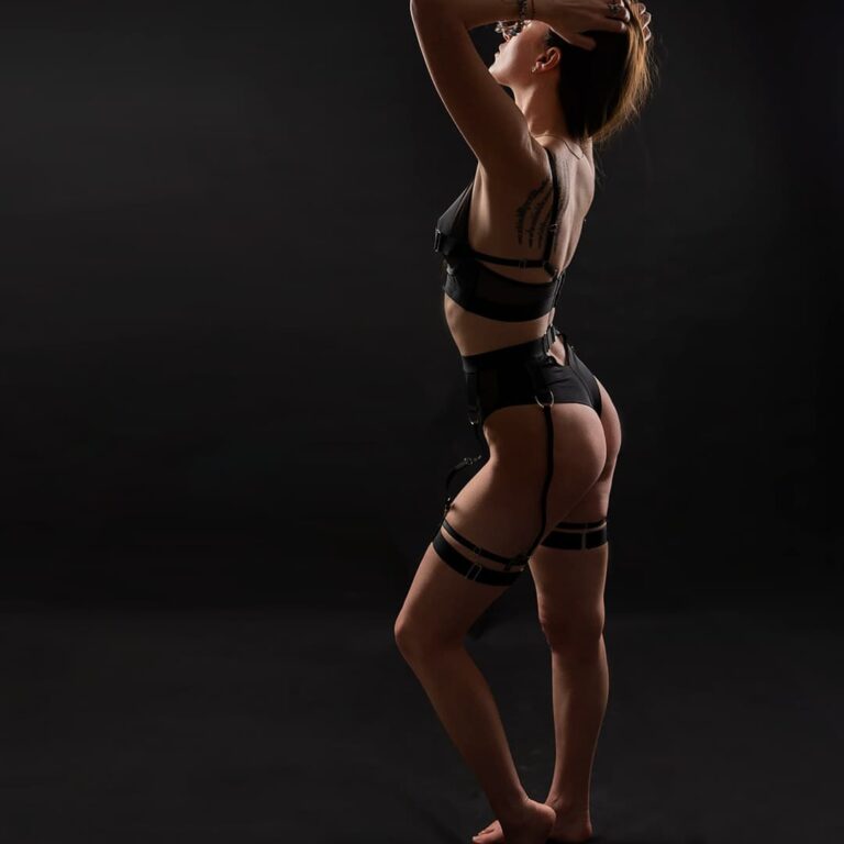 Fotograf Giżycko - sensualna sesja studyjna