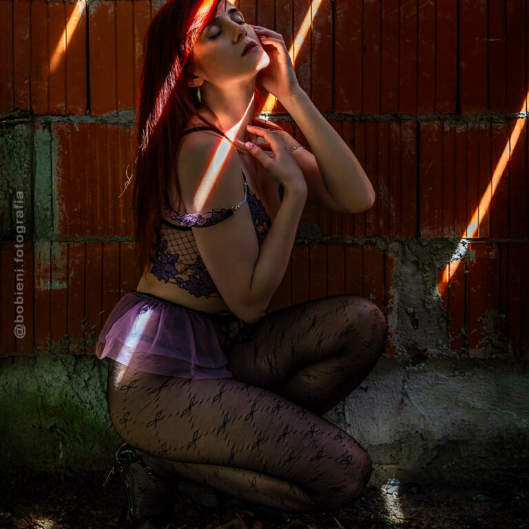 Fotograf Giżycko - sensualna sesja kobieca w klimacie urbexowym